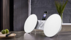 BeoSound 8 de Bang & Olufsen, una elegante base de sonido para iPod, iPhone e iPad